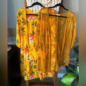 A lot of 2 women’s yellow kimonos. XL